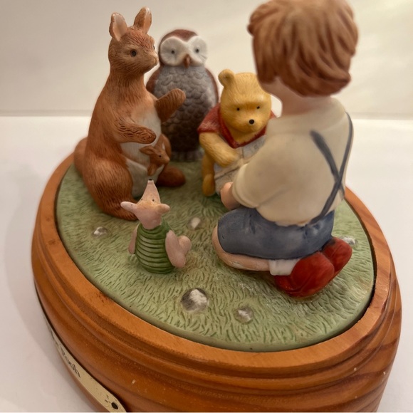 Classic Winnie The Pooh Three Cheers Musical Figurine Style 8176 Plays Memories - Picture 4 of 14